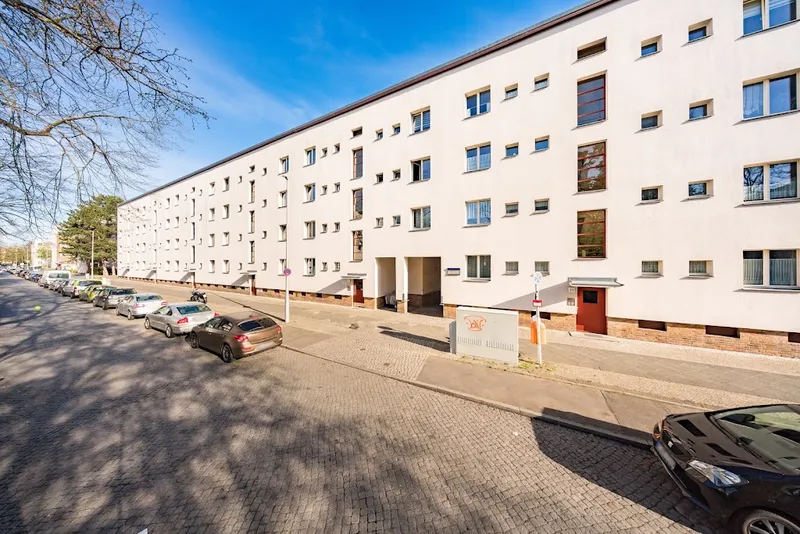Helle 1,5-Z.-Wohnung mit Balkon und Tageslichtbad für Selbstrenovierer - WBS-Berechtigung bis 140 — photo 1